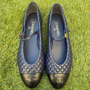 CHANEL CC LOGO BLUE LEATHER MARYJANE BALLET FLATS SHOES QUILTED BLACK CAP TOE 42